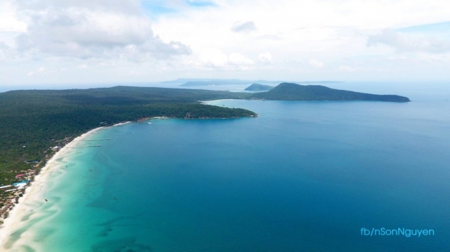 Looking north along Saracen Bay