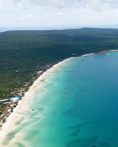 White sand beach of Saracen Bay